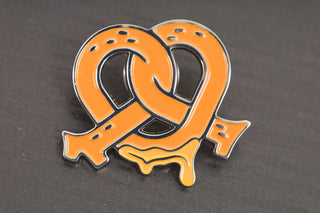 2026 Oktoberfest Brezn Hund Pin Badge