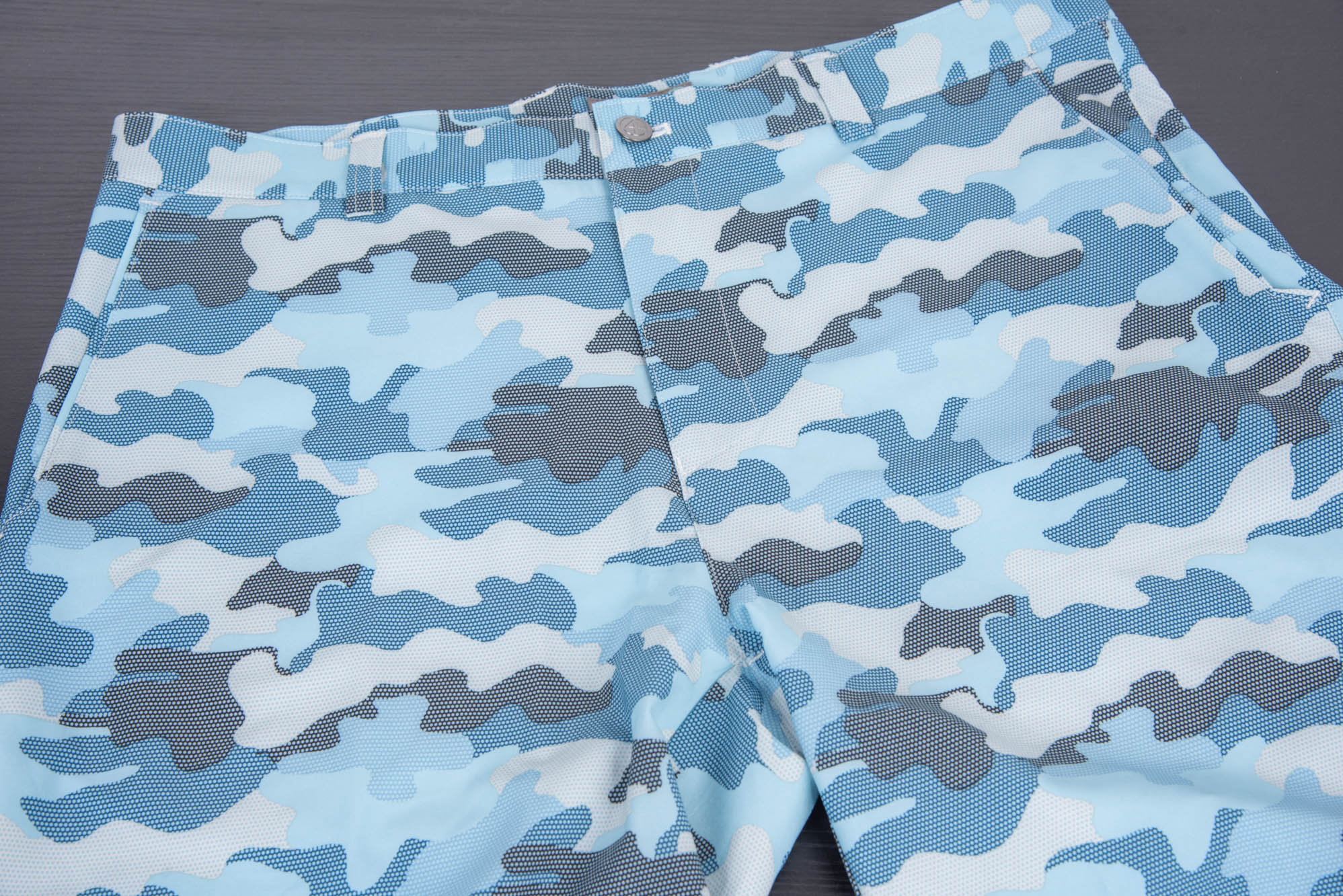 Camo best sale shorts blue